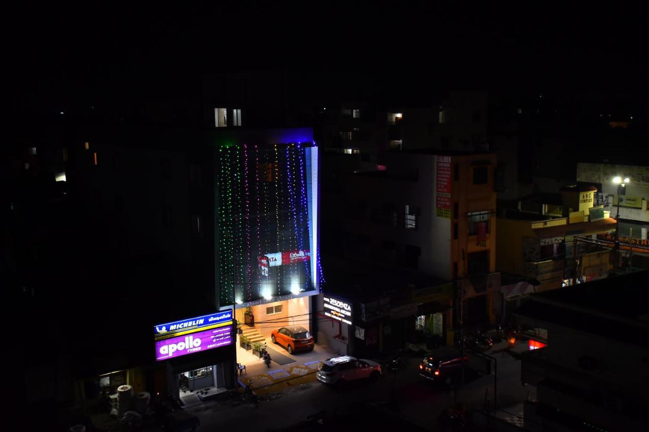 Отель Adhikrishna Arcade Ироду Экстерьер фото